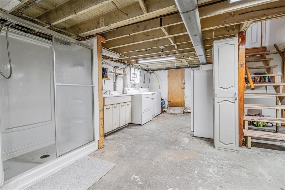 Greensboro, Pennsylvania 15338, United States, 3 Bedrooms Bedrooms, ,2 BathroomsBathrooms,Residential,Contingent,206743