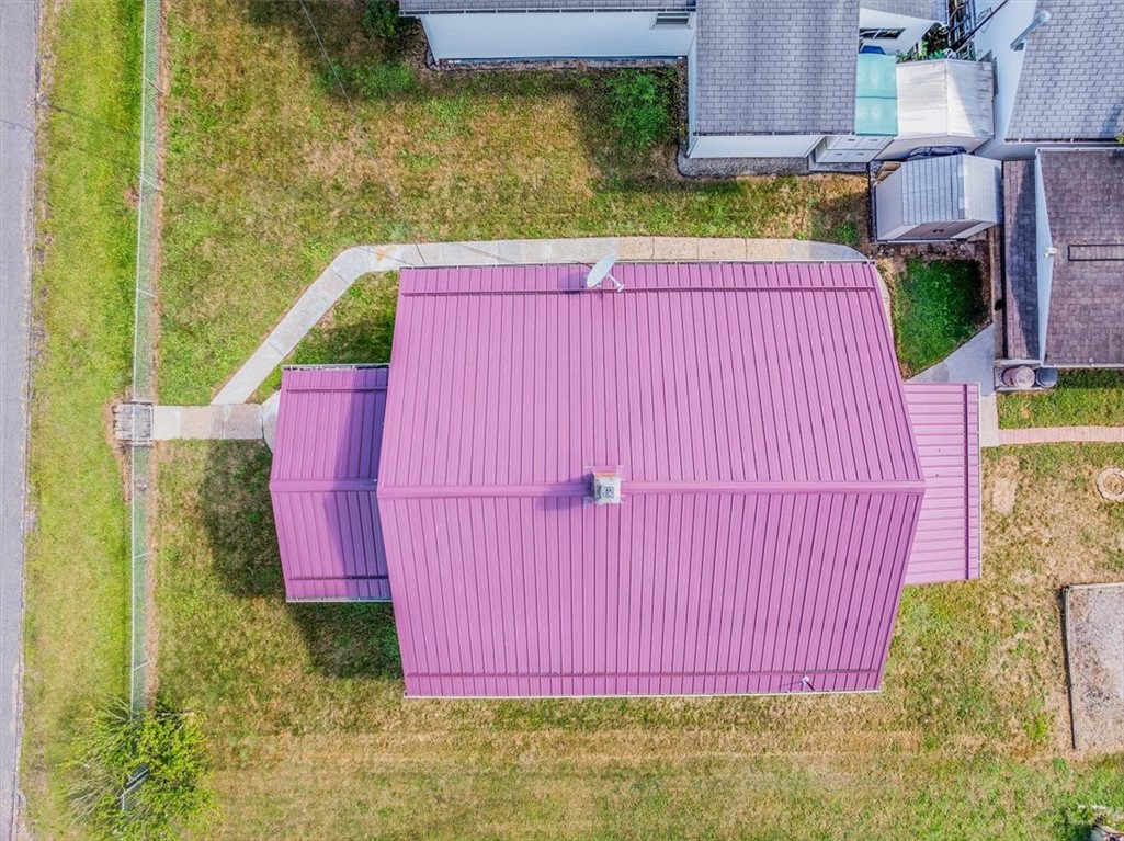 Greensboro, Pennsylvania 15338, United States, 3 Bedrooms Bedrooms, ,2 BathroomsBathrooms,Residential,Contingent,206743