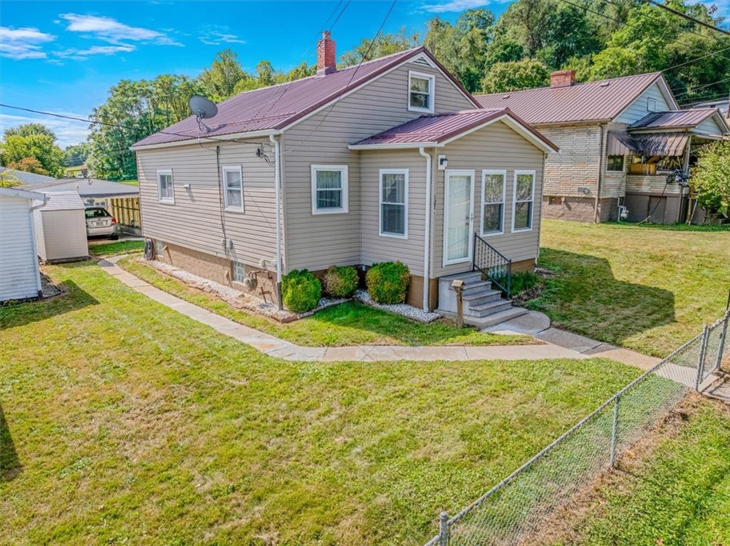 Greensboro, Pennsylvania 15338, United States, 3 Bedrooms Bedrooms, ,2 BathroomsBathrooms,Residential,Contingent,206743