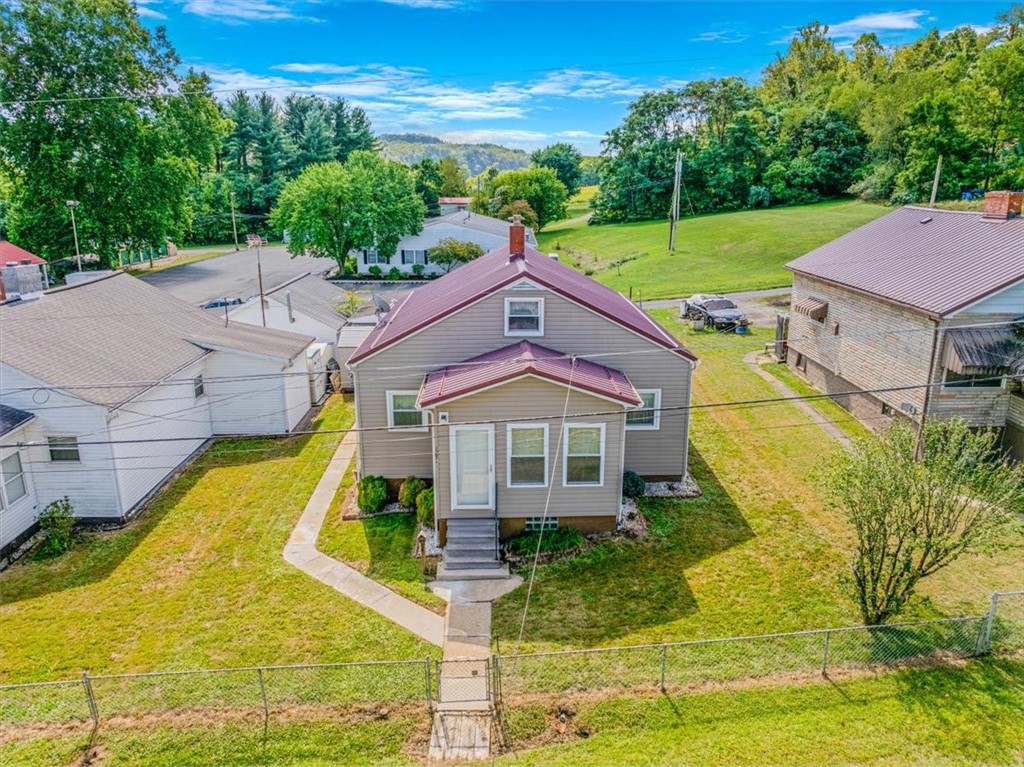 Greensboro, Pennsylvania 15338, United States, 3 Bedrooms Bedrooms, ,2 BathroomsBathrooms,Residential,Contingent,206743