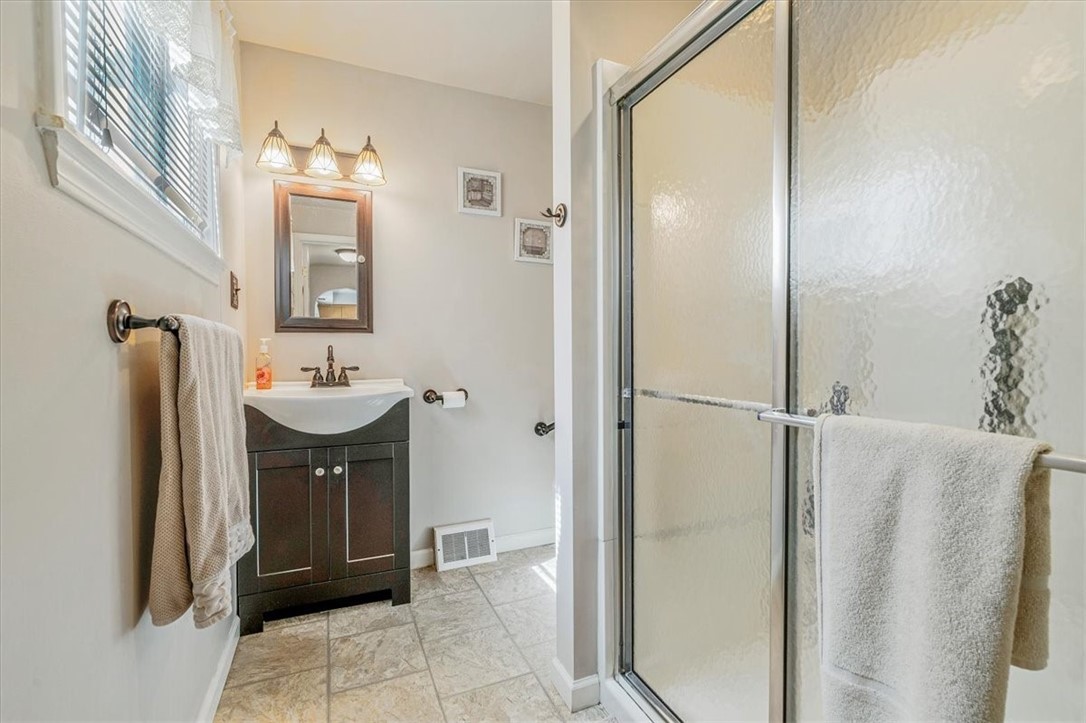 Greensboro, Pennsylvania 15338, United States, 3 Bedrooms Bedrooms, ,2 BathroomsBathrooms,Residential,Contingent,206743