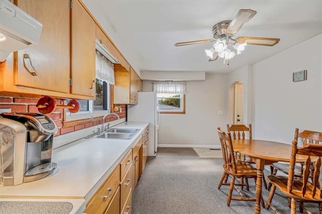 Greensboro, Pennsylvania 15338, United States, 3 Bedrooms Bedrooms, ,2 BathroomsBathrooms,Residential,Contingent,206743