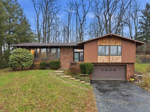 Photo of 2471 Fife Dr, Pittsburgh, PA 15241 (MLS # 1735289)