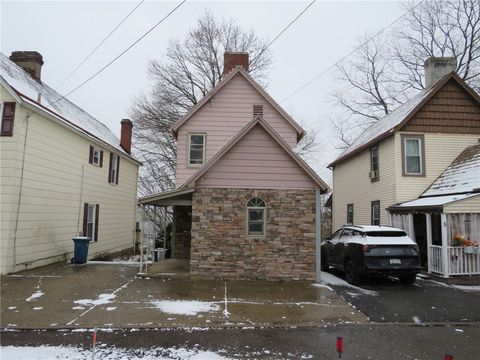 Photo of 4 Terrace Ave, Carnegie, PA 15106 (MLS # 1744957)