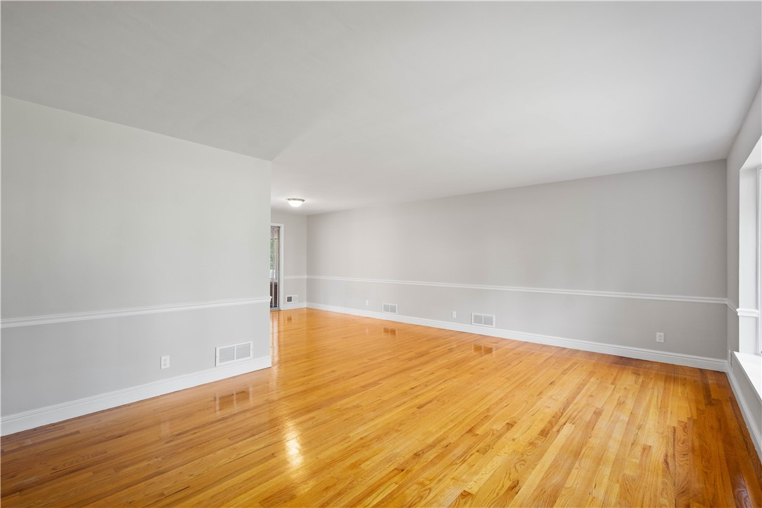 St Clair, Pennsylvania 15241, United States, 4 Bedrooms Bedrooms, ,3 BathroomsBathrooms,Residential,Active,200530