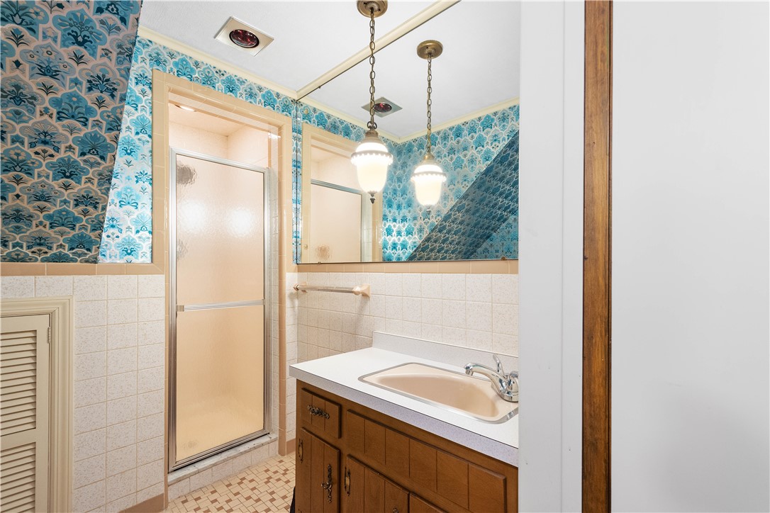 St Clair, Pennsylvania 15241, United States, 4 Bedrooms Bedrooms, ,3 BathroomsBathrooms,Residential,Active,200530