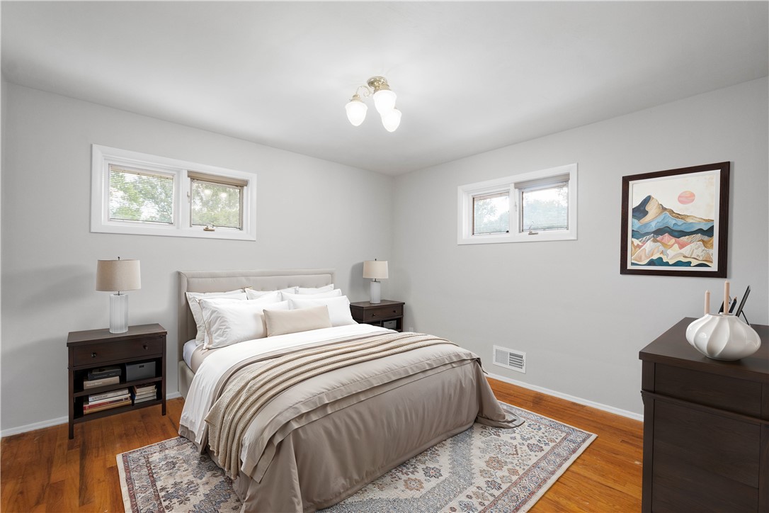 St Clair, Pennsylvania 15241, United States, 4 Bedrooms Bedrooms, ,3 BathroomsBathrooms,Residential,Active,200530