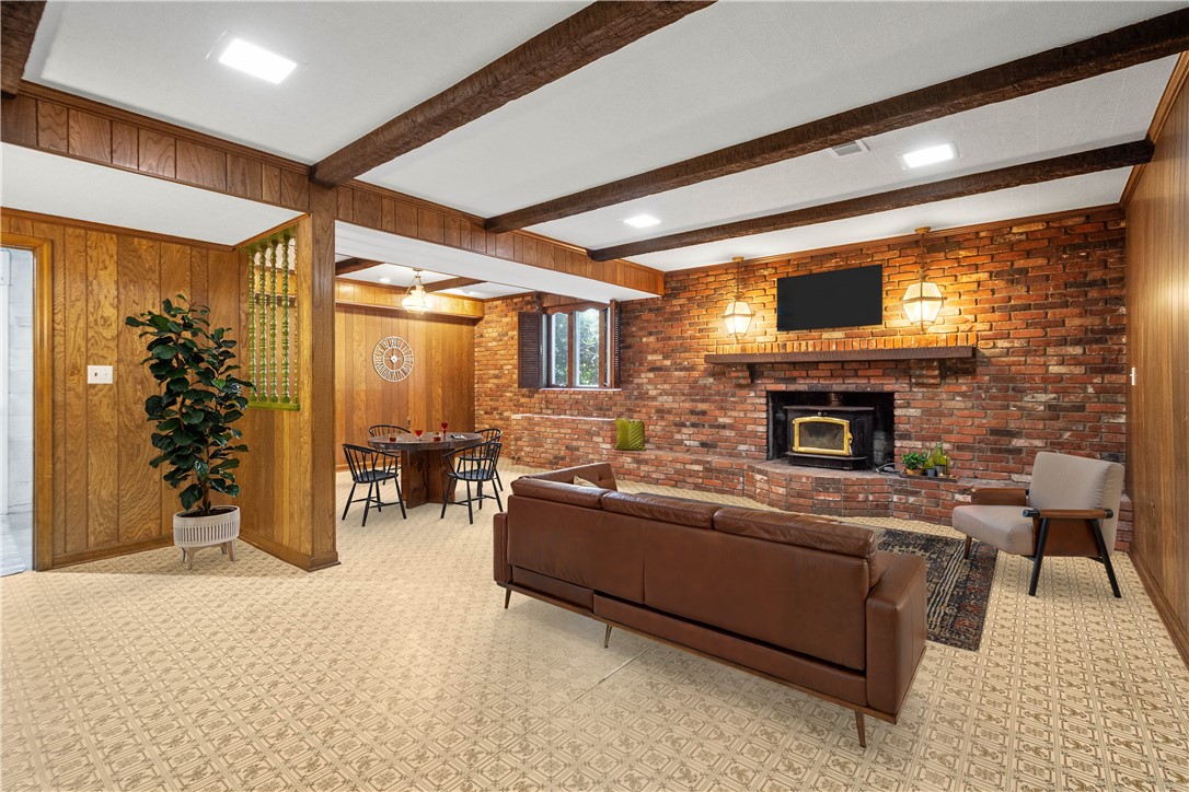 St Clair, Pennsylvania 15241, United States, 4 Bedrooms Bedrooms, ,3 BathroomsBathrooms,Residential,Active,200530