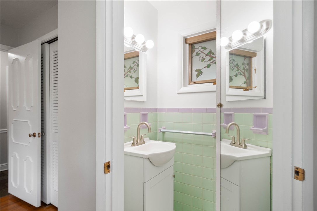 St Clair, Pennsylvania 15241, United States, 4 Bedrooms Bedrooms, ,3 BathroomsBathrooms,Residential,Active,200530