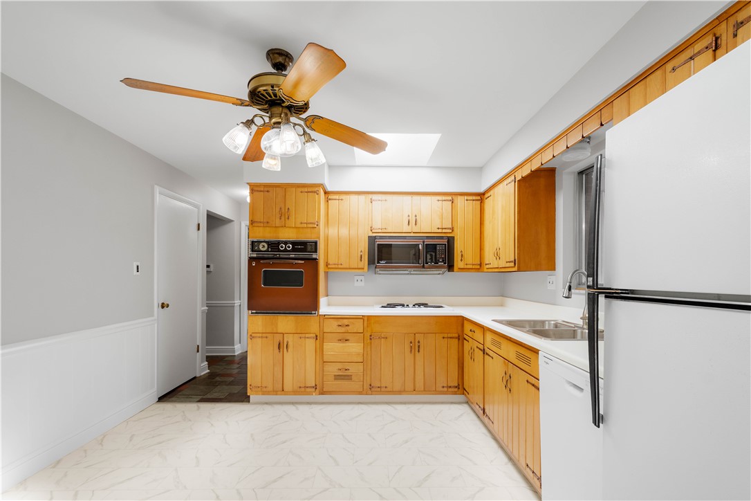 St Clair, Pennsylvania 15241, United States, 4 Bedrooms Bedrooms, ,3 BathroomsBathrooms,Residential,Active,200530