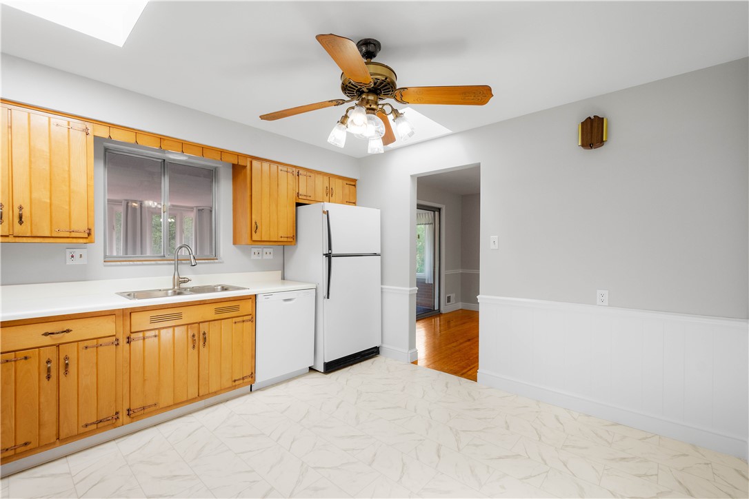 St Clair, Pennsylvania 15241, United States, 4 Bedrooms Bedrooms, ,3 BathroomsBathrooms,Residential,Active,200530