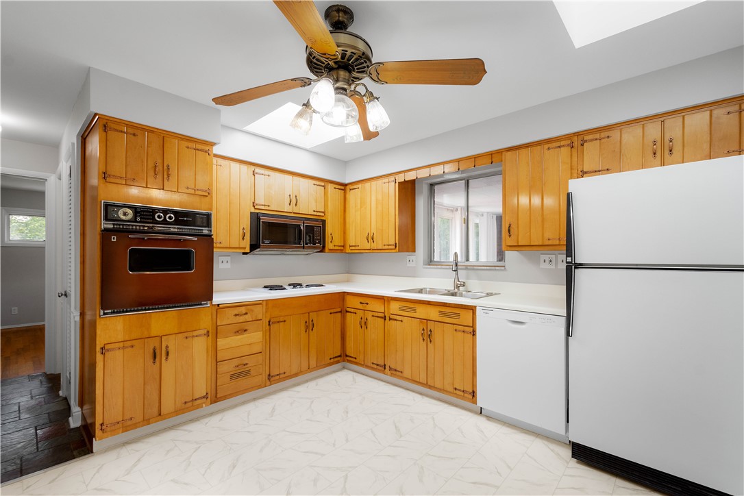 St Clair, Pennsylvania 15241, United States, 4 Bedrooms Bedrooms, ,3 BathroomsBathrooms,Residential,Active,200530