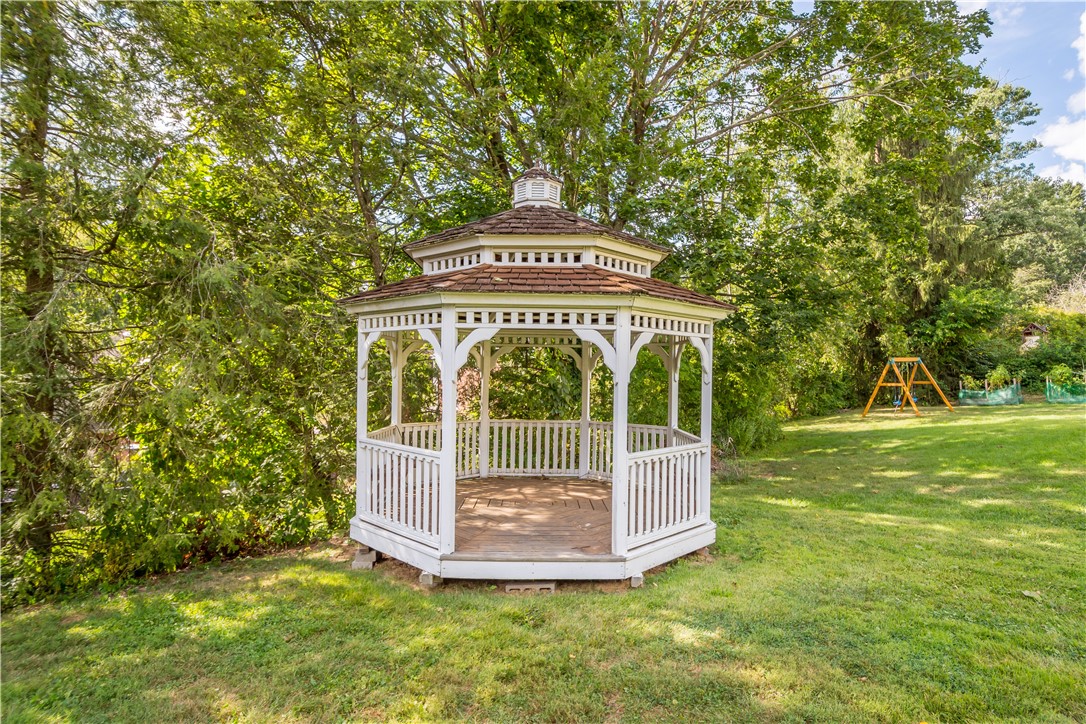 St Clair, Pennsylvania 15241, United States, 4 Bedrooms Bedrooms, ,3 BathroomsBathrooms,Residential,Active,200530