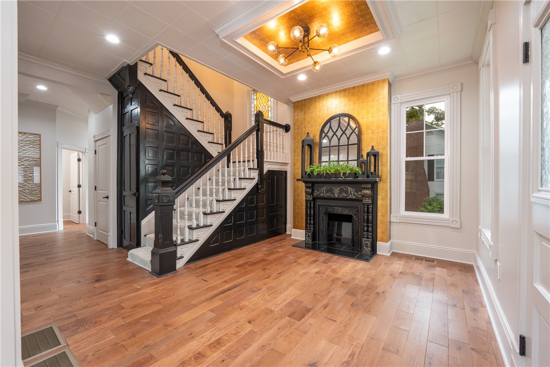 120 N St Clair Street