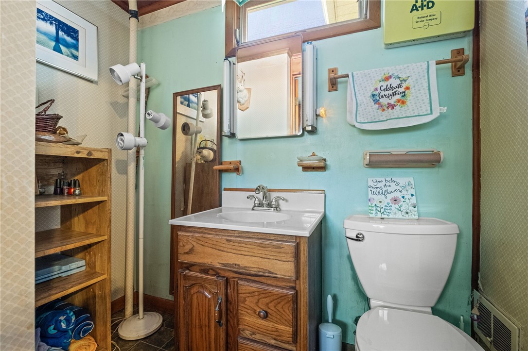 Liberty Twp, Pennsylvania 16127, United States, 3 Bedrooms Bedrooms, ,2 BathroomsBathrooms,Residential,Active,203041