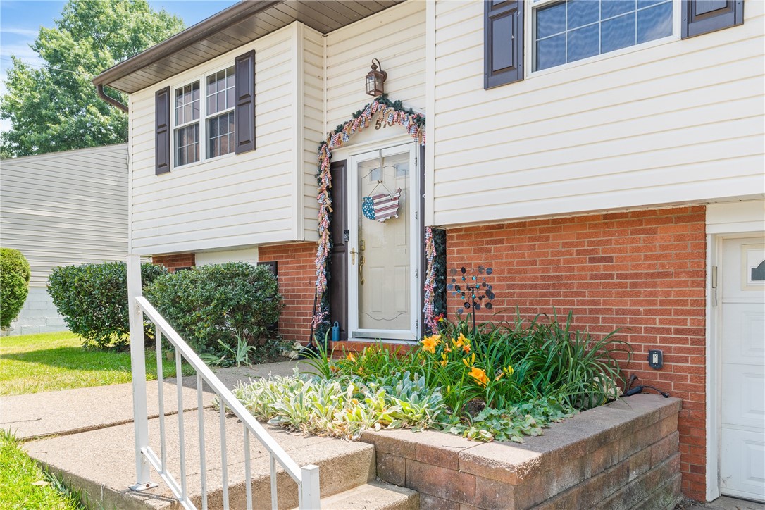 Moon/Crescent Twp, Pennsylvania 15046, United States, 3 Bedrooms Bedrooms, ,2 BathroomsBathrooms,Residential,Pending,52158
