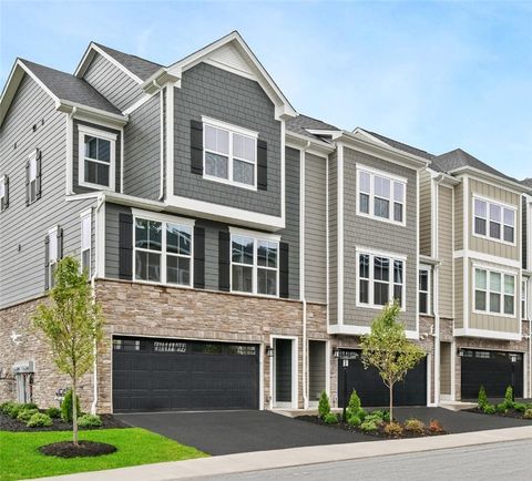 Photo of 182 Breckenridge Court, Cranberry Twp, PA 16066 (MLS # 1749217)