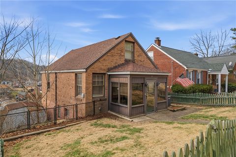 Photo of 15 Elizabeth St, Pittsburgh, PA 15223 (MLS # 1736888)