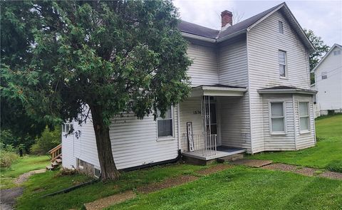 Photo of 1636 Philadelphia St, Indiana, PA 15701 (MLS # 1747388)