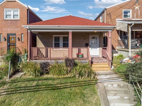 Photo of 7637 Roslyn St, Pittsburgh, PA 15218 (MLS # 1726166)