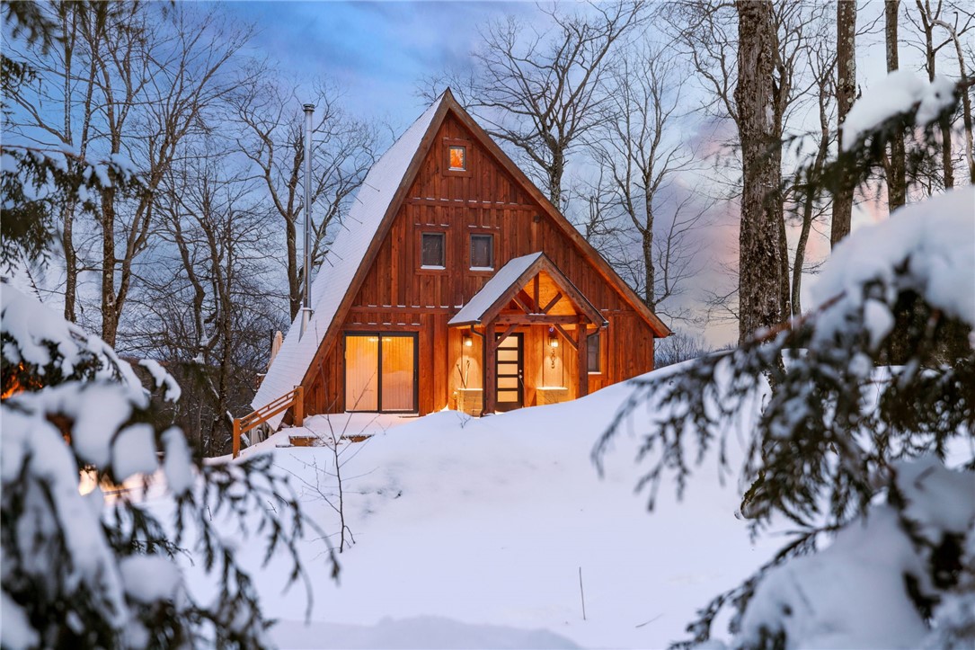 Jenner Twp, Pennsylvania 15531, United States, 3 Bedrooms Bedrooms, ,3 BathroomsBathrooms,Residential,Pending,102450