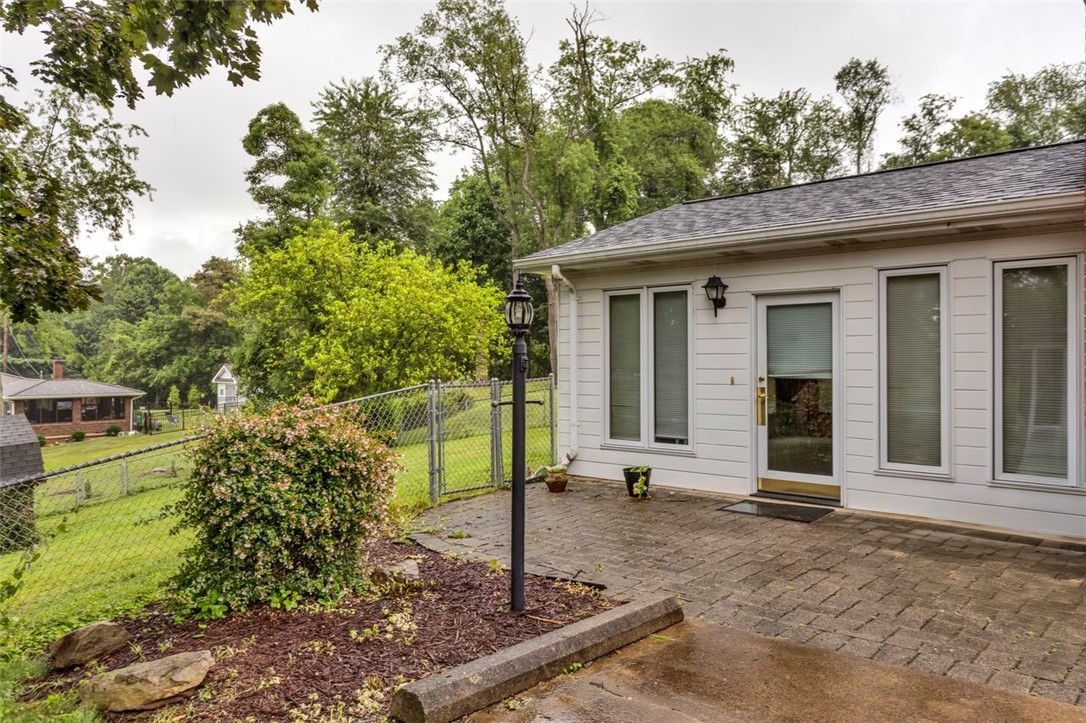 215 Robin Hood Dr