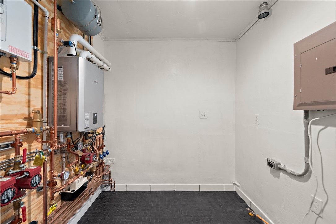 McCandless, Pennsylvania 15101, United States, 5 Bedrooms Bedrooms, ,4 BathroomsBathrooms,Residential,Contingent,246161