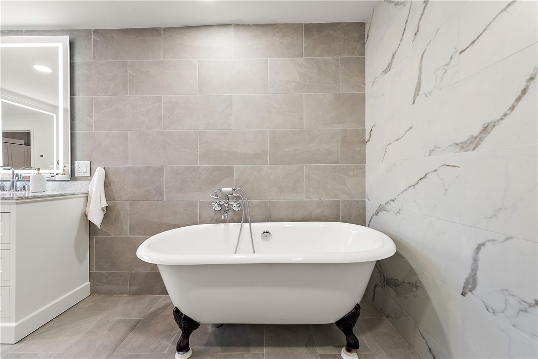 McCandless, Pennsylvania 15101, United States, 5 Bedrooms Bedrooms, ,4 BathroomsBathrooms,Residential,Contingent,246161