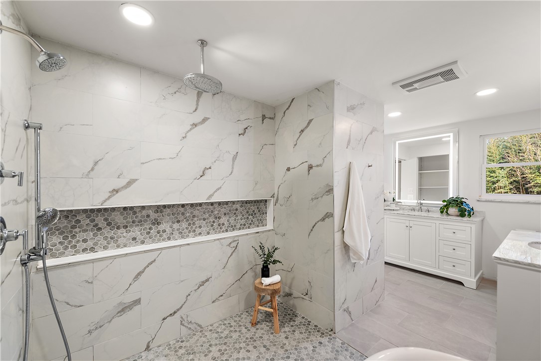 McCandless, Pennsylvania 15101, United States, 5 Bedrooms Bedrooms, ,4 BathroomsBathrooms,Residential,Contingent,246161