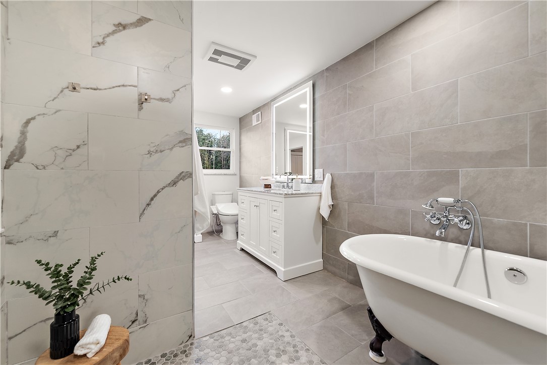 McCandless, Pennsylvania 15101, United States, 5 Bedrooms Bedrooms, ,4 BathroomsBathrooms,Residential,Contingent,246161