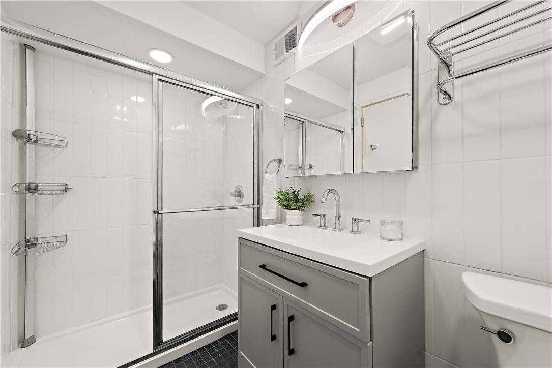 McCandless, Pennsylvania 15101, United States, 5 Bedrooms Bedrooms, ,4 BathroomsBathrooms,Residential,Contingent,246161