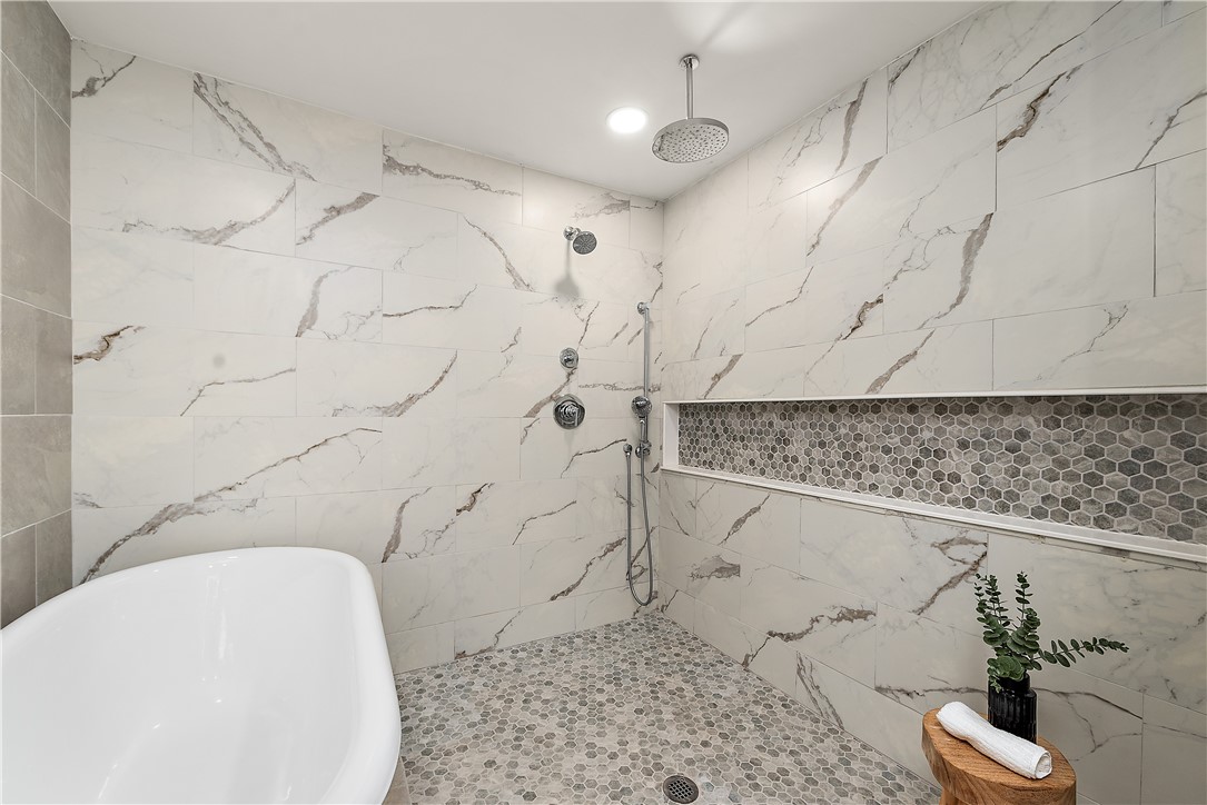 McCandless, Pennsylvania 15101, United States, 5 Bedrooms Bedrooms, ,4 BathroomsBathrooms,Residential,Contingent,246161