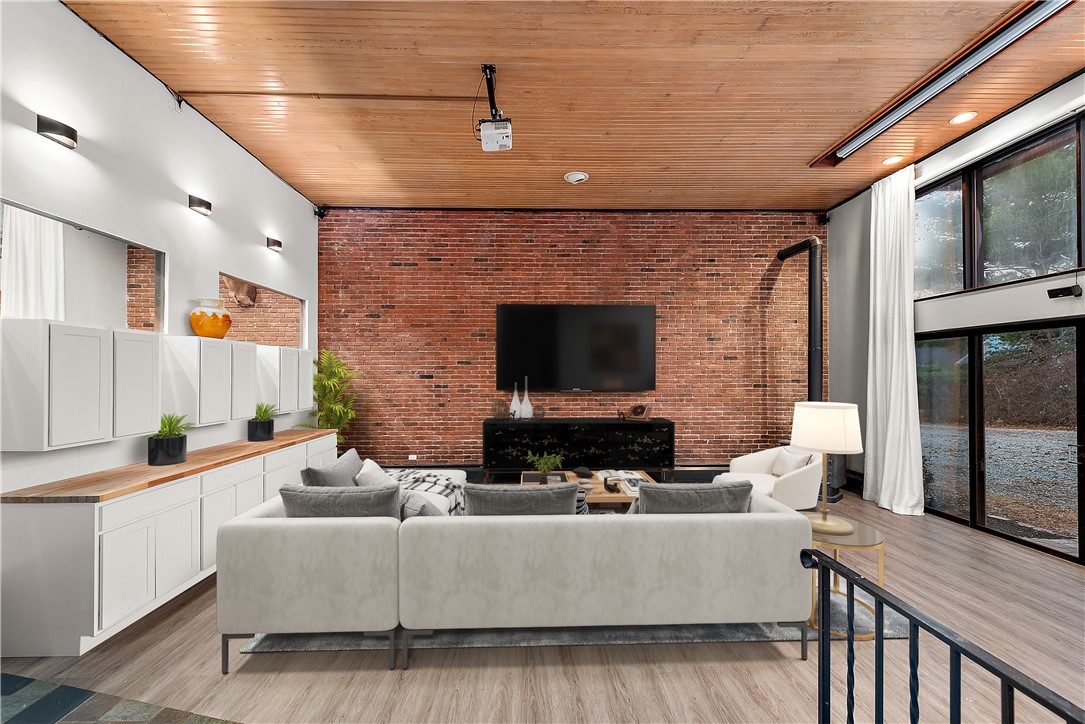 McCandless, Pennsylvania 15101, United States, 5 Bedrooms Bedrooms, ,4 BathroomsBathrooms,Residential,Contingent,246161