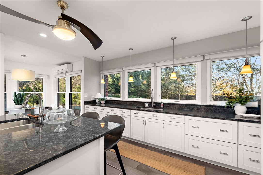 McCandless, Pennsylvania 15101, United States, 5 Bedrooms Bedrooms, ,4 BathroomsBathrooms,Residential,Contingent,246161