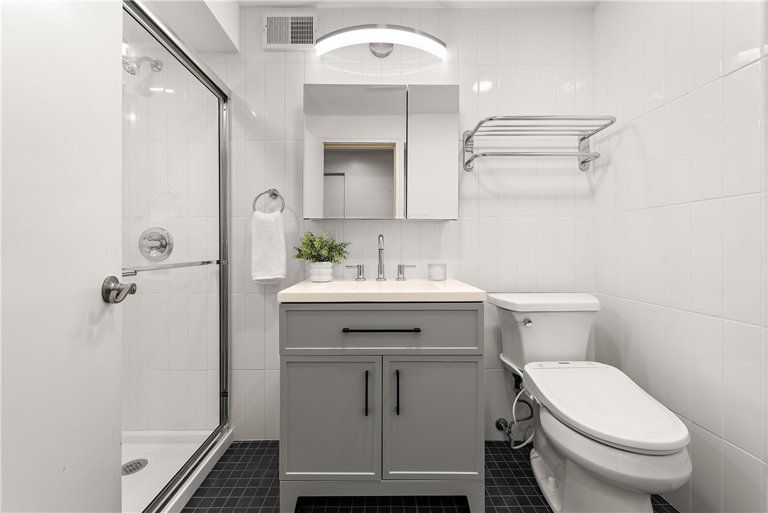 McCandless, Pennsylvania 15101, United States, 5 Bedrooms Bedrooms, ,4 BathroomsBathrooms,Residential,Contingent,246161