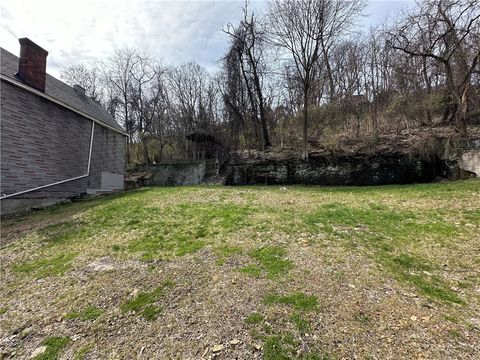 Photo of 809 Davis Ave, Mc Kees Rocks, PA 15136 (MLS # 1745312)