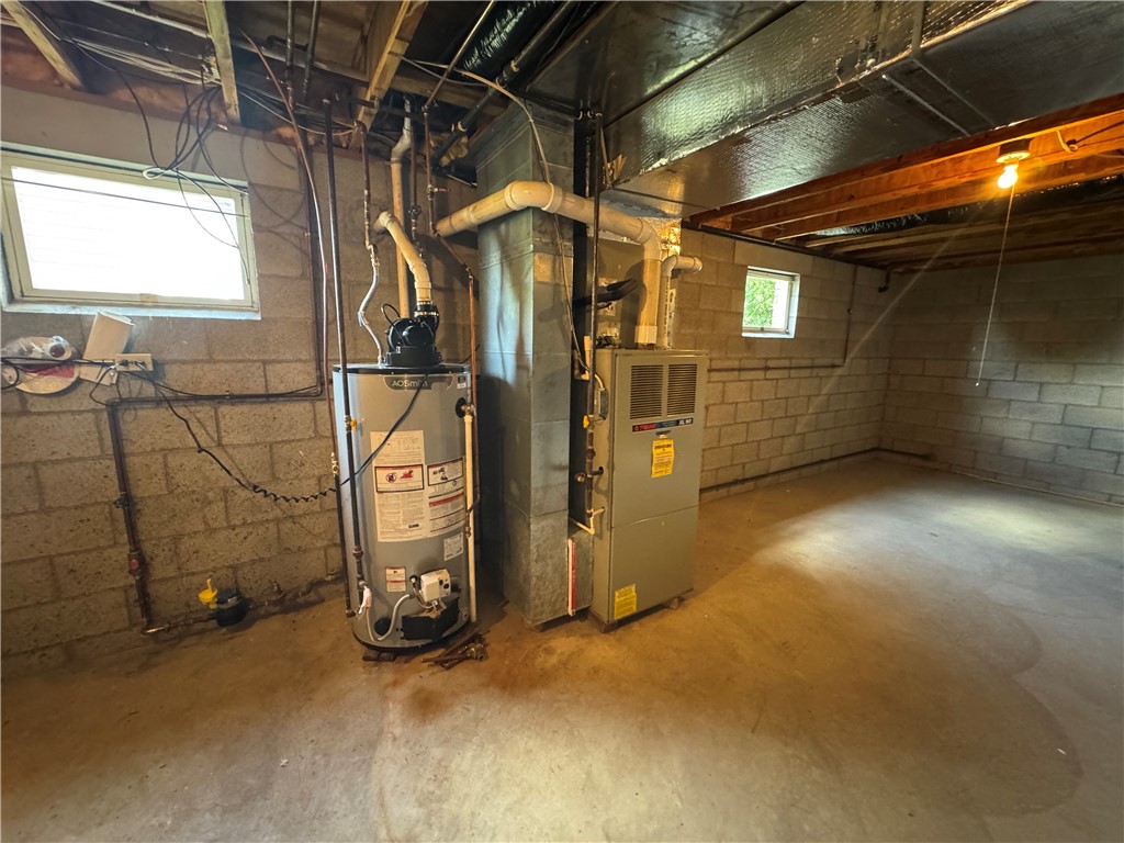 White Twp, Pennsylvania 15701, United States, 3 Bedrooms Bedrooms, ,3 BathroomsBathrooms,Residential,Contingent,184308