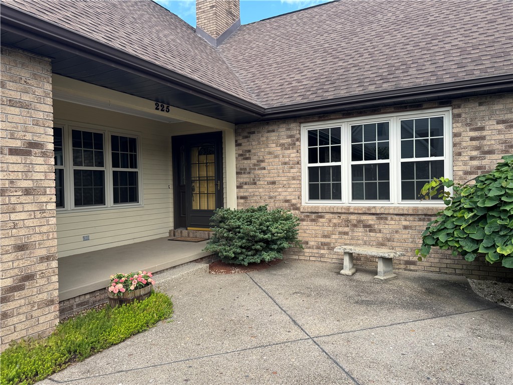 White Twp, Pennsylvania 15701, United States, 3 Bedrooms Bedrooms, ,3 BathroomsBathrooms,Residential,Contingent,184308