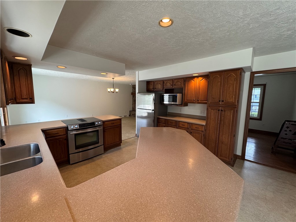 White Twp, Pennsylvania 15701, United States, 3 Bedrooms Bedrooms, ,3 BathroomsBathrooms,Residential,Contingent,184308