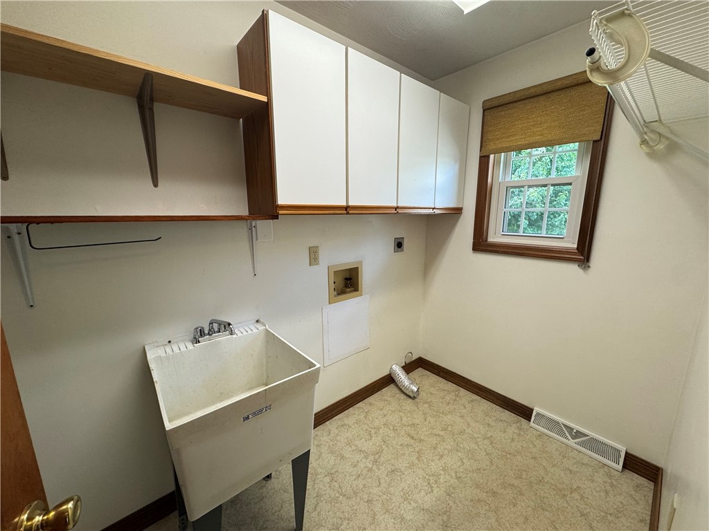 White Twp, Pennsylvania 15701, United States, 3 Bedrooms Bedrooms, ,3 BathroomsBathrooms,Residential,Contingent,184308