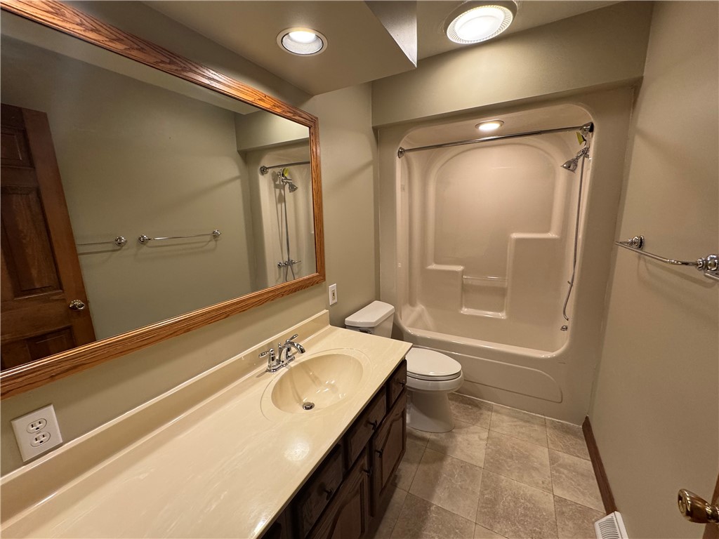 White Twp, Pennsylvania 15701, United States, 3 Bedrooms Bedrooms, ,3 BathroomsBathrooms,Residential,Contingent,184308