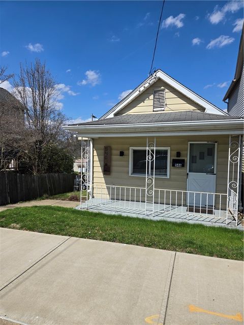 Photo of 546 Grant Ave, Carnegie, PA 15106 (MLS # 1745994)