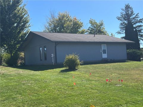 Photo of 108 Oak St, Slippery Rock, PA 16057 (MLS # 1725116)