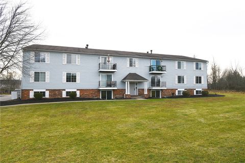 Photo of 1642 Jefferson Ridge Dr, Clairton, PA 15025 (MLS # 1736382)