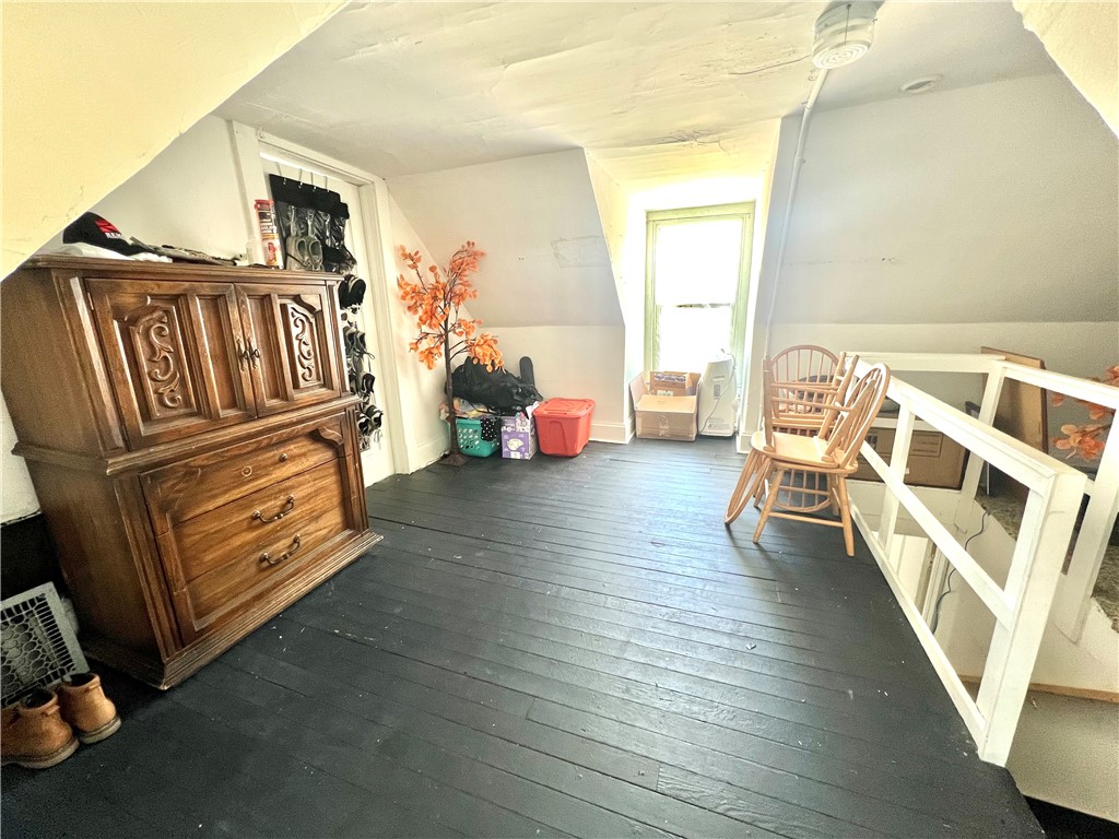 New Castle/2nd, Pennsylvania 16105, United States, 3 Bedrooms Bedrooms, ,2 BathroomsBathrooms,Residential,Contingent,19300