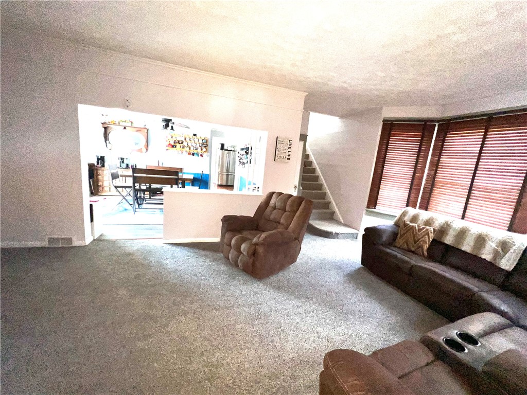 New Castle/2nd, Pennsylvania 16105, United States, 3 Bedrooms Bedrooms, ,2 BathroomsBathrooms,Residential,Contingent,19300