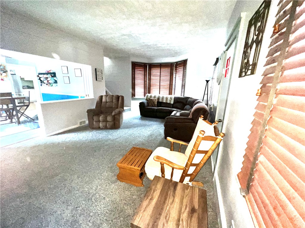 New Castle/2nd, Pennsylvania 16105, United States, 3 Bedrooms Bedrooms, ,2 BathroomsBathrooms,Residential,Contingent,19300