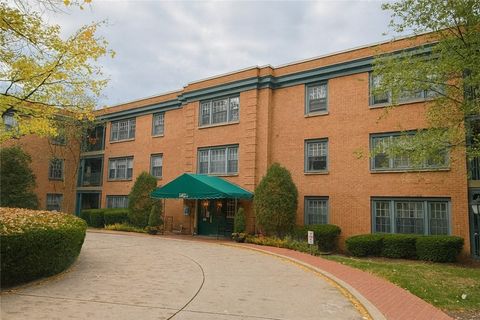 Photo of 5825 Fifth Ave #109A, Shadyside, PA 15232 (MLS # 1726175)