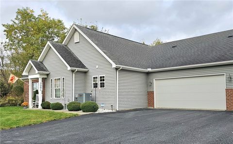 Photo of 309 Kittery Ridge Dr, New Castle, PA 16101 (MLS # 1726845)