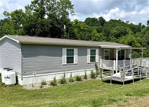 Photo of 129 Trinidad St, Butler, PA 16002 (MLS # 1759932)